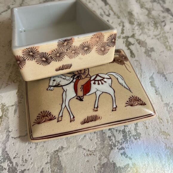 Japanese Porcelain Ware trinket box Warrior Horse - Picture 5 of 11
